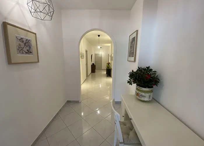 Leucatia Bed & Breakfast 4*